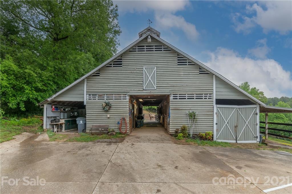 4733 Hunting Country Road Tryon, NC 28782 - Photo 5 of 48 a front view of a house