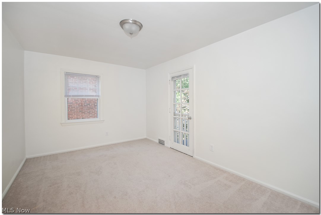 2416 Fenwick Road Cleveland, OH 44118 - Photo 24 of 35
