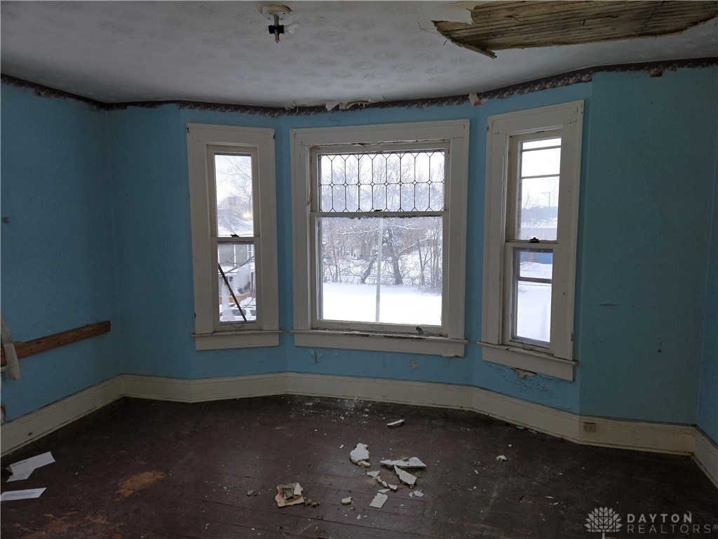727 West High Street Springfield, OH 45506 - Photo 11 of 29 This living room offers ample natural light through multiple windows and potential for a personalized touch.