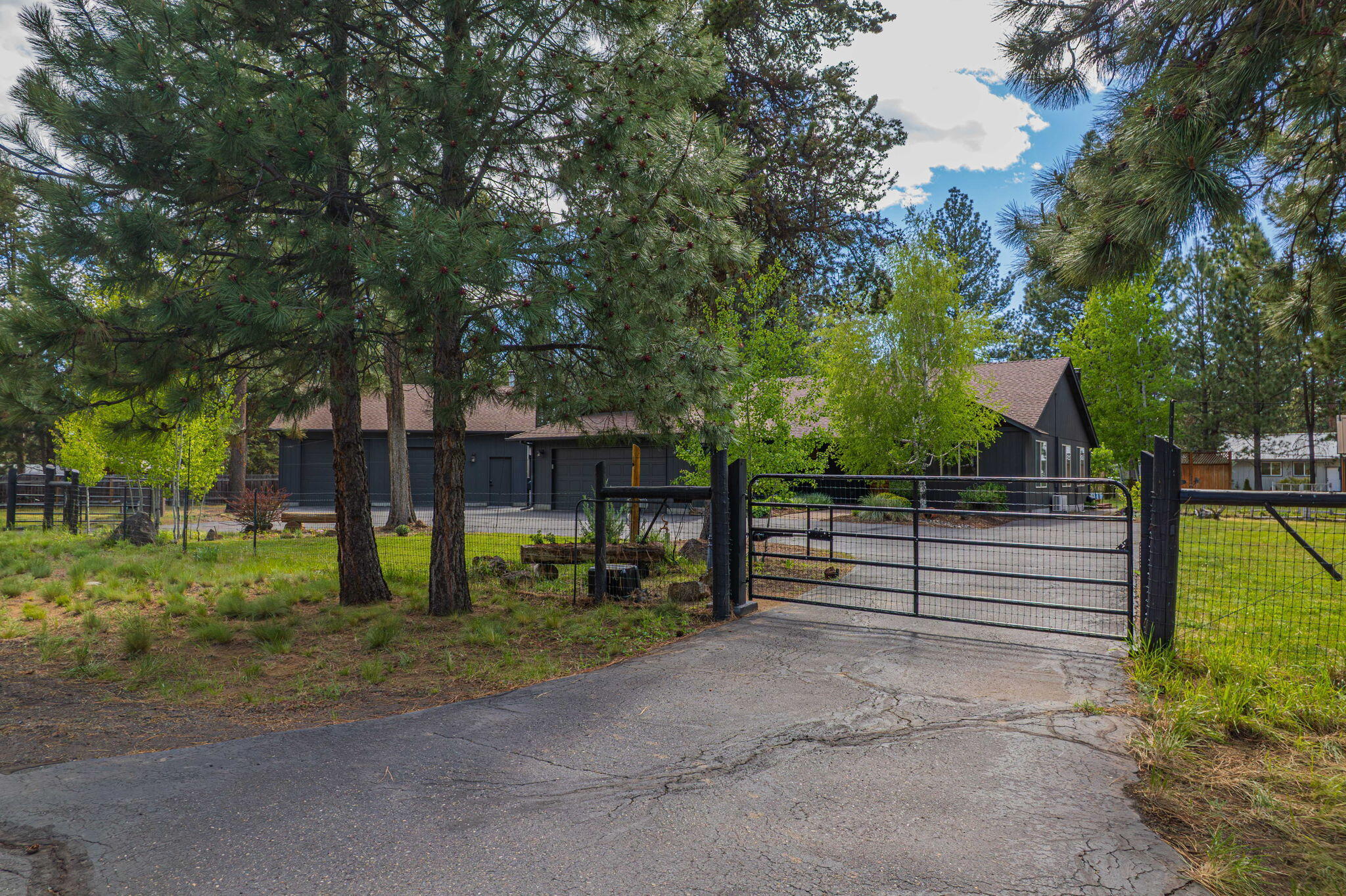 55965 Blue Eagle Road Bend, OR 97707 - Photo 1 of 44 01