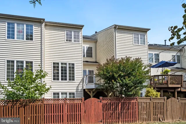 $3,500 | 4284 Park Green Court, Fairfax, VA 22030