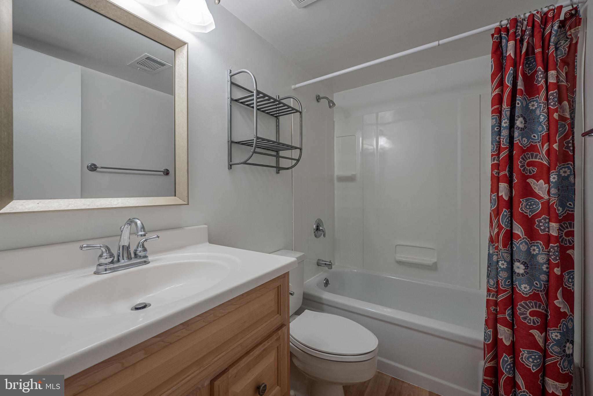5709 Harpers Farm Road, Unit B Columbia, MD 21044 - Photo 22 of 29 Hall Full Bathroom
