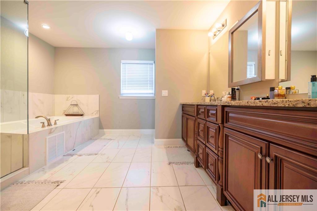 628 New Dover Road Colonia, NJ 07067 - Photo 17 of 32