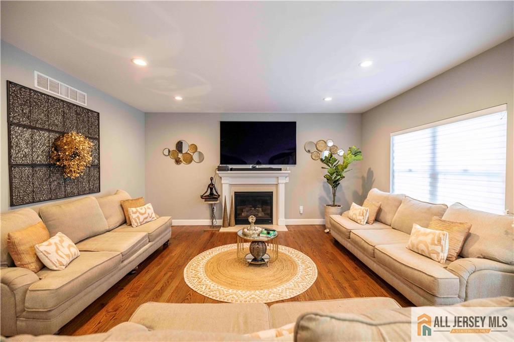 628 New Dover Road Colonia, NJ 07067 - Photo 8 of 32