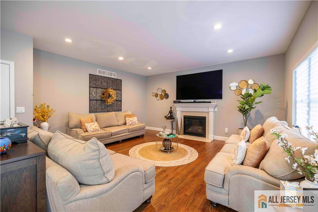 628 New Dover Road Colonia, NJ 07067 - Photo 9 of 32