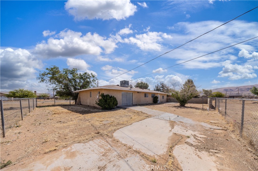 10686 Jamul Road Apple Valley, CA 92308 - Photo 23 of 23 Sizable backyard with 0.5 acre