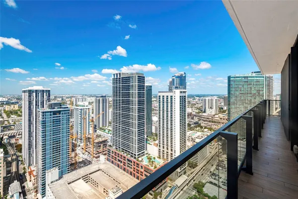 $7,500 | 398 Northeast 5th Street, Unit 4001, Miami, FL 33132
