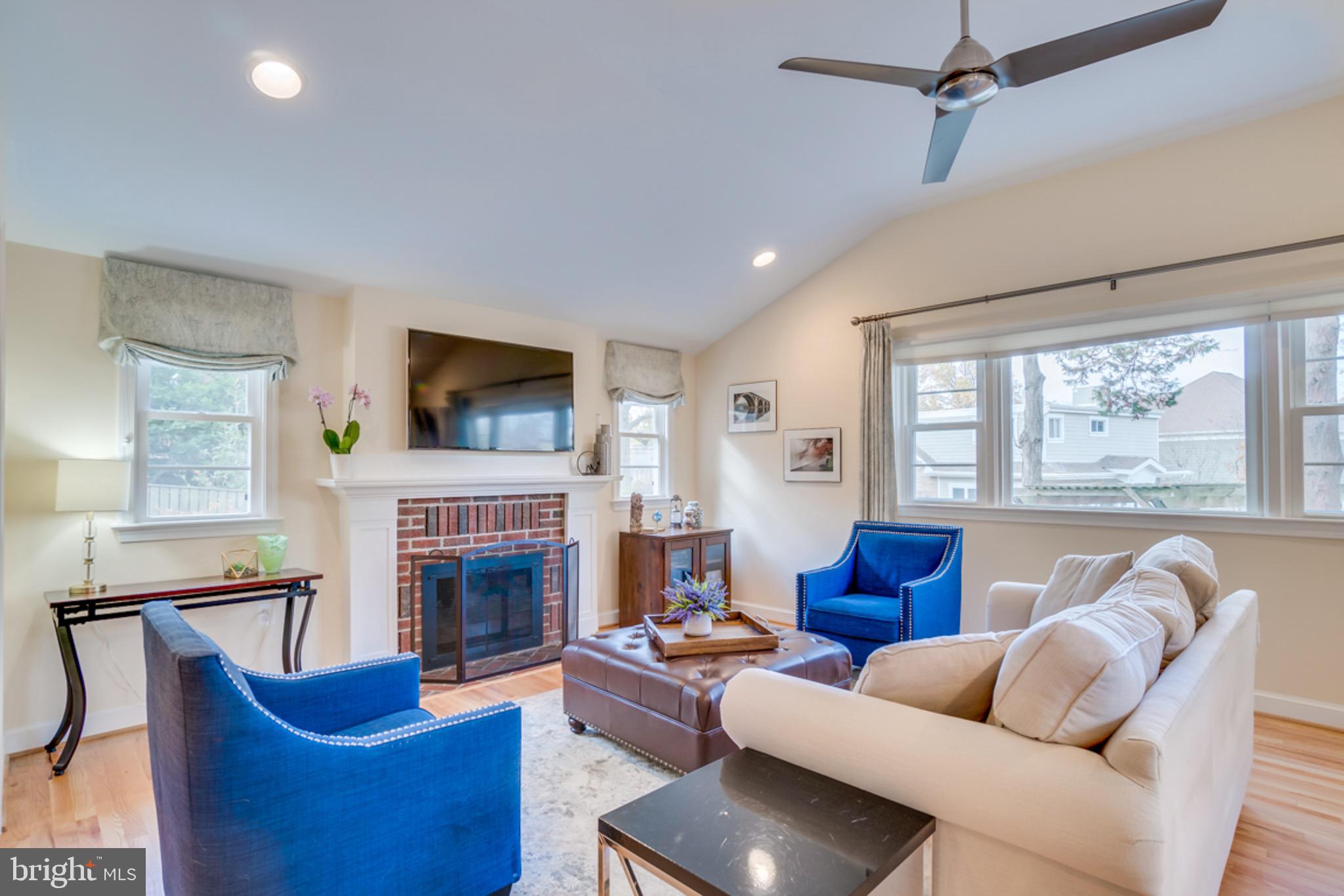 1648 Birch Road McLean, VA 22101 - Photo 6 of 29 Lots of Natural Light