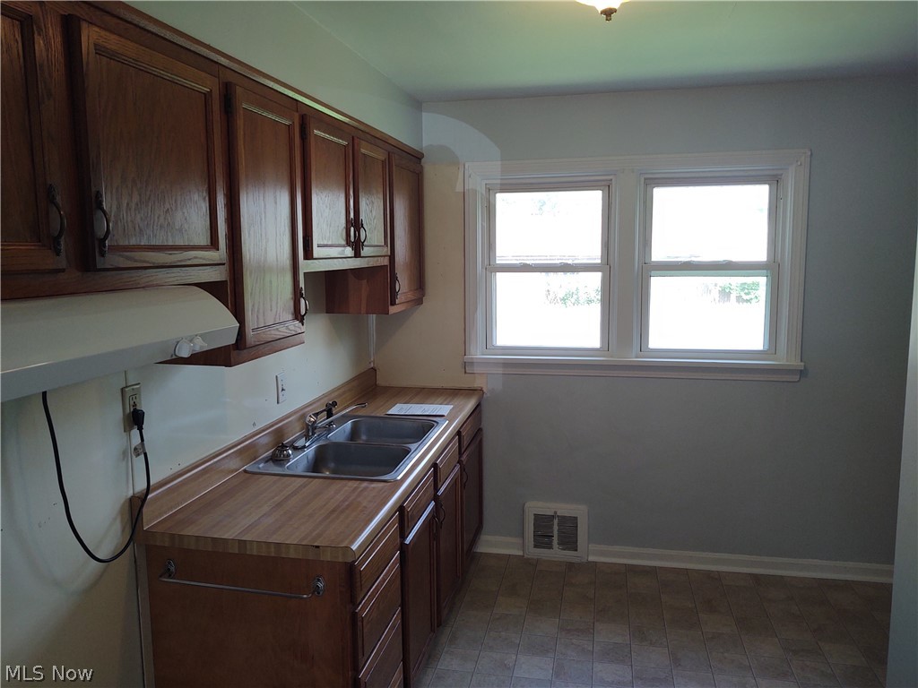 6641 Lake Road Madison, OH 44057 - Photo 4 of 20