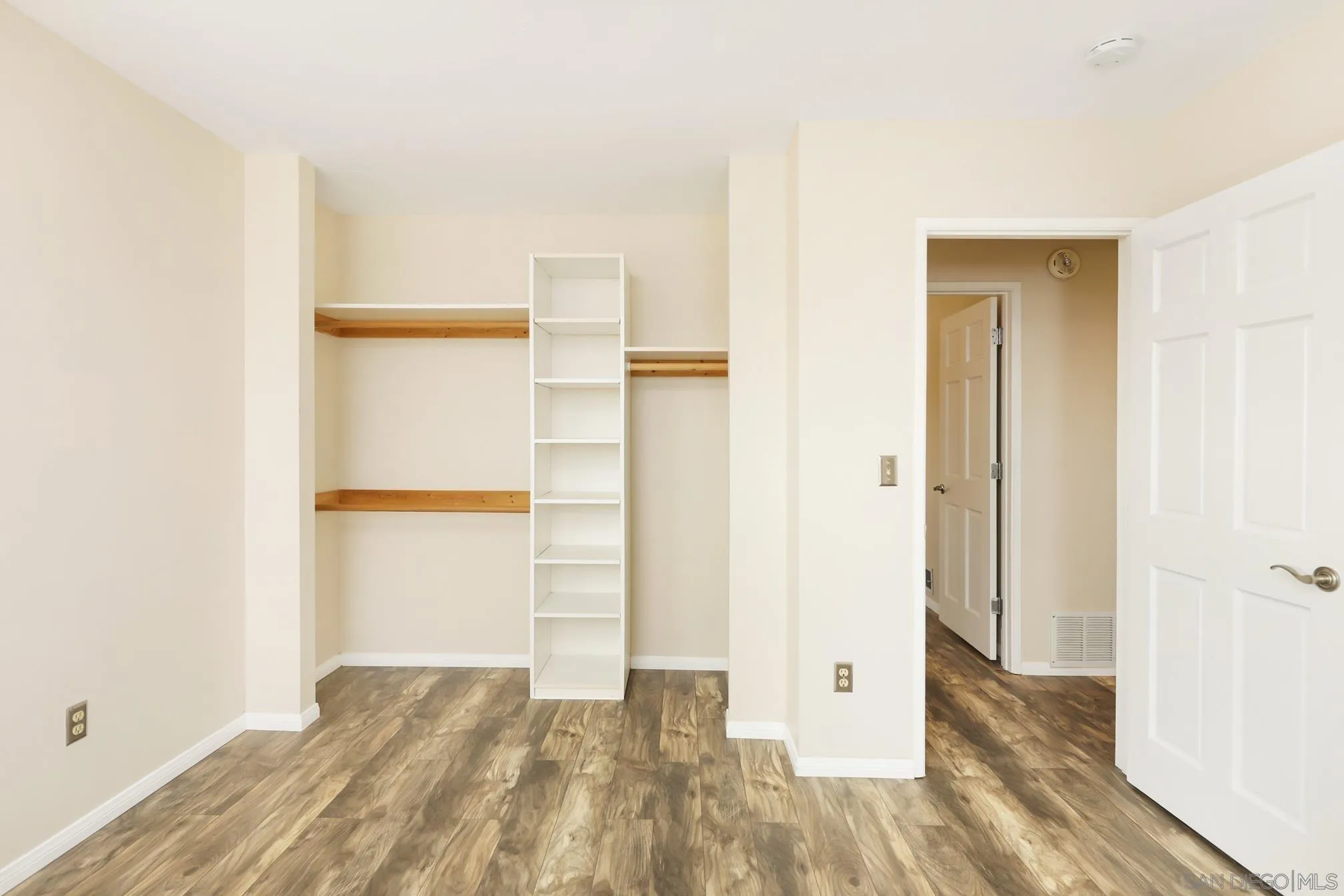 14668 Lyons Valley Road Jamul, CA 91935 - Photo 23 of 44 a view of empty room with wooden floor