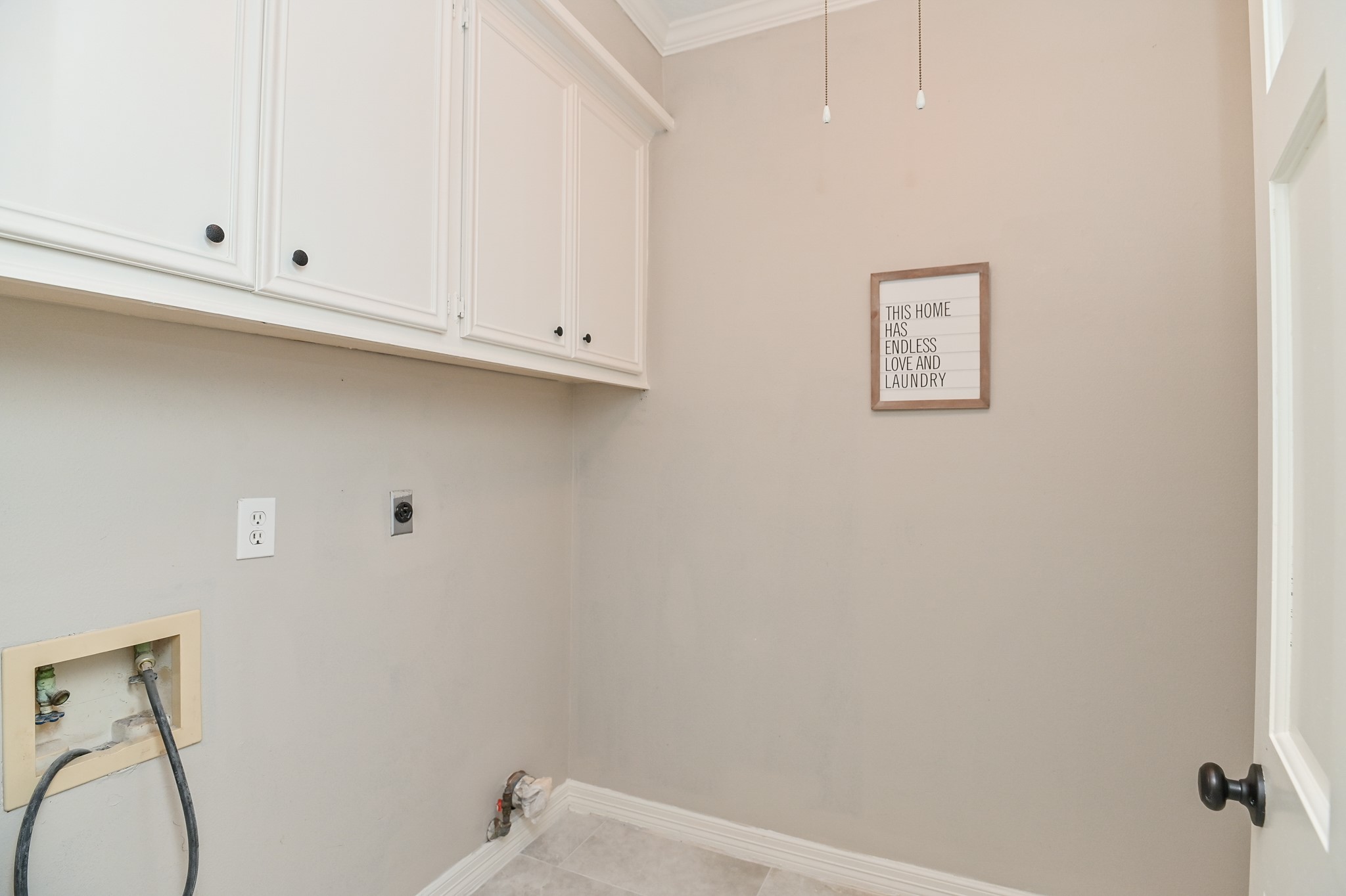 17910 Moss Point Drive Spring, TX 77379 - Photo 14 of 32 a bathroom with a sink and a mirror