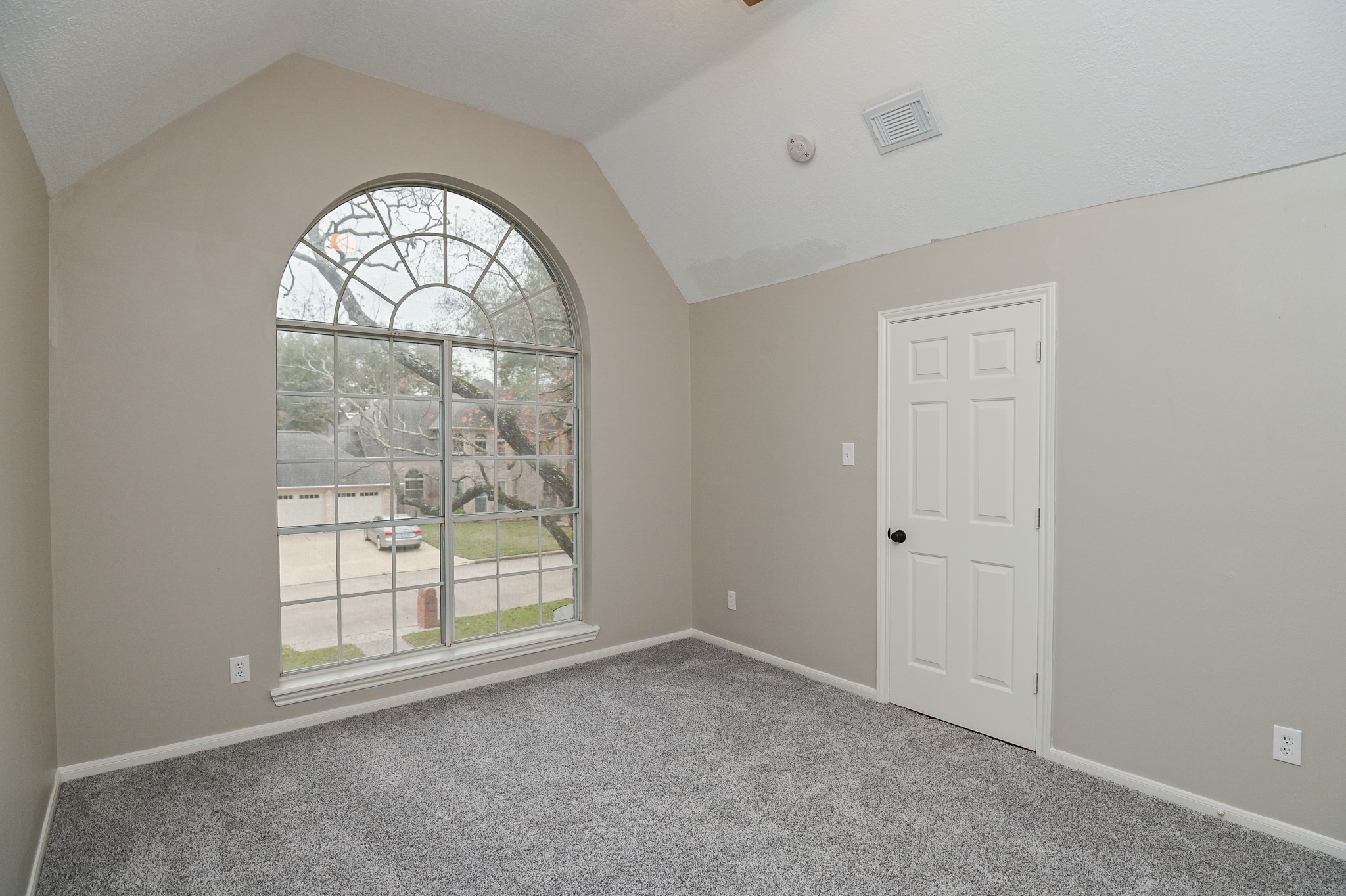 17910 Moss Point Drive Spring, TX 77379 - Photo 26 of 32 an empty room with windows mirror and windows