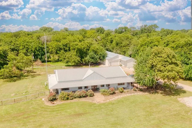 $774,900 | 433 County Road 1245, Savoy, TX 75479