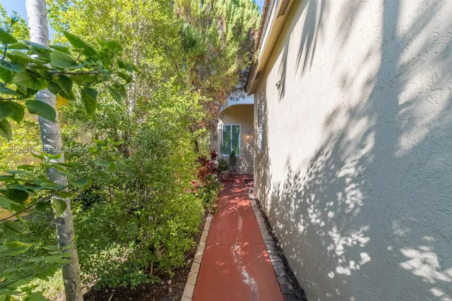 a view of a pathway with a yard