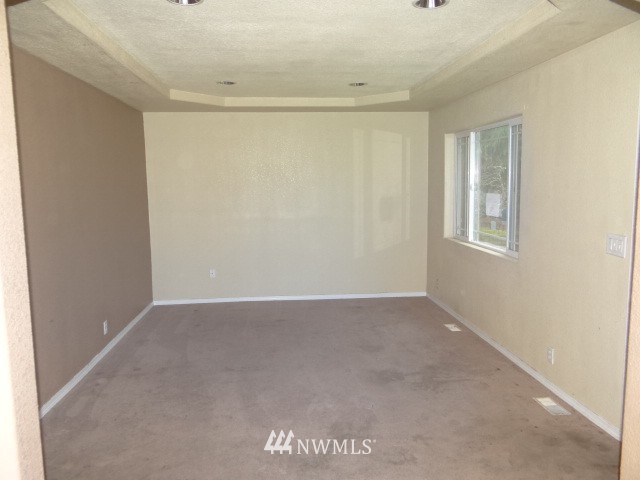 5615 Lowell Road Everett, WA 98203 - Photo 3 of 15