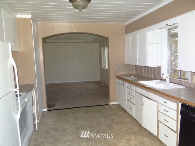 5615 Lowell Road Everett, WA 98203 - Photo 5 of 15