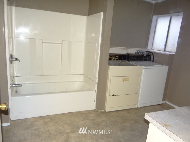 5615 Lowell Road Everett, WA 98203 - Photo 8 of 15