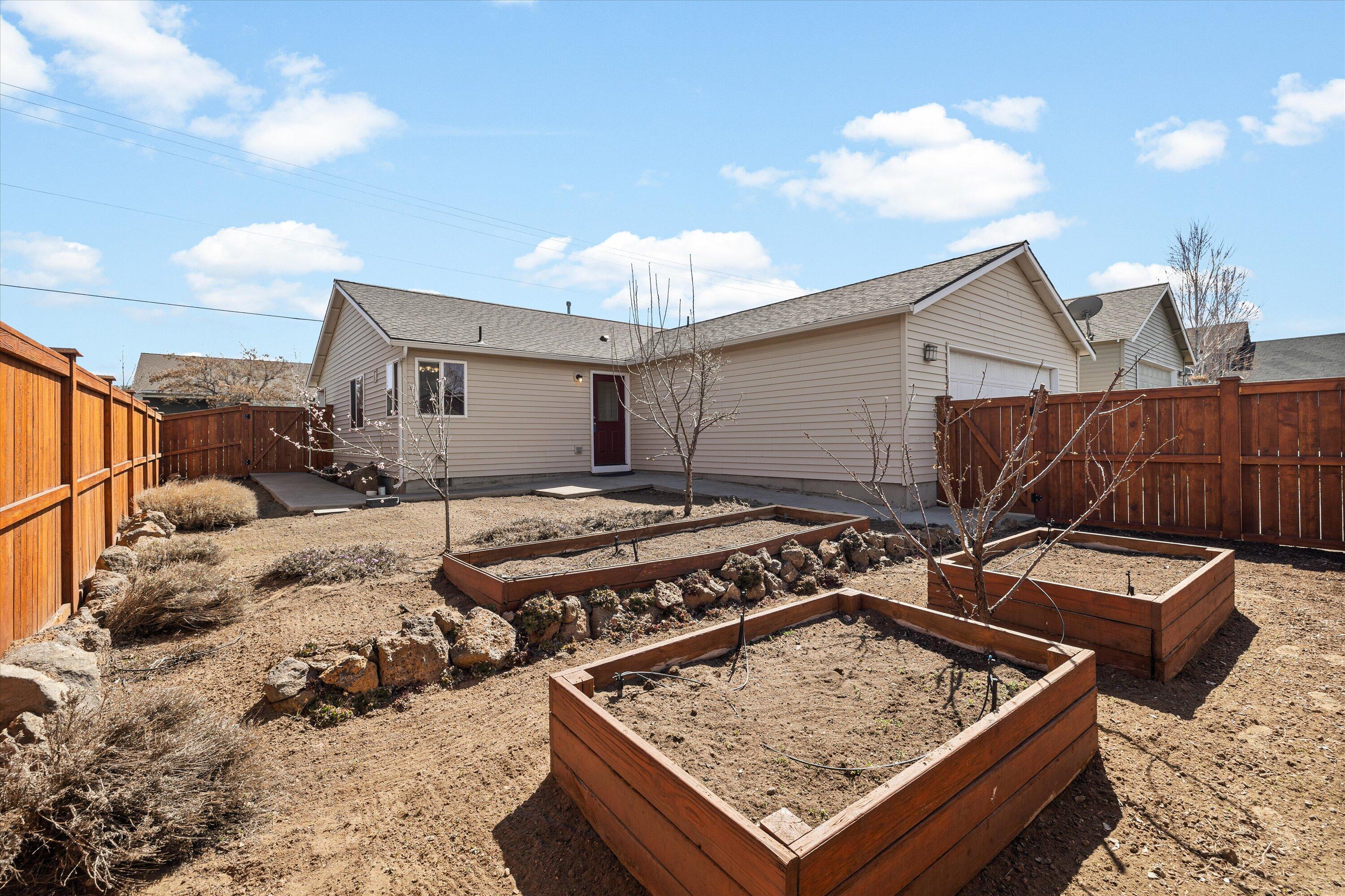 63169 Boyd Acres Road Bend, OR 97701 - Photo 22 of 23 22-6_9436