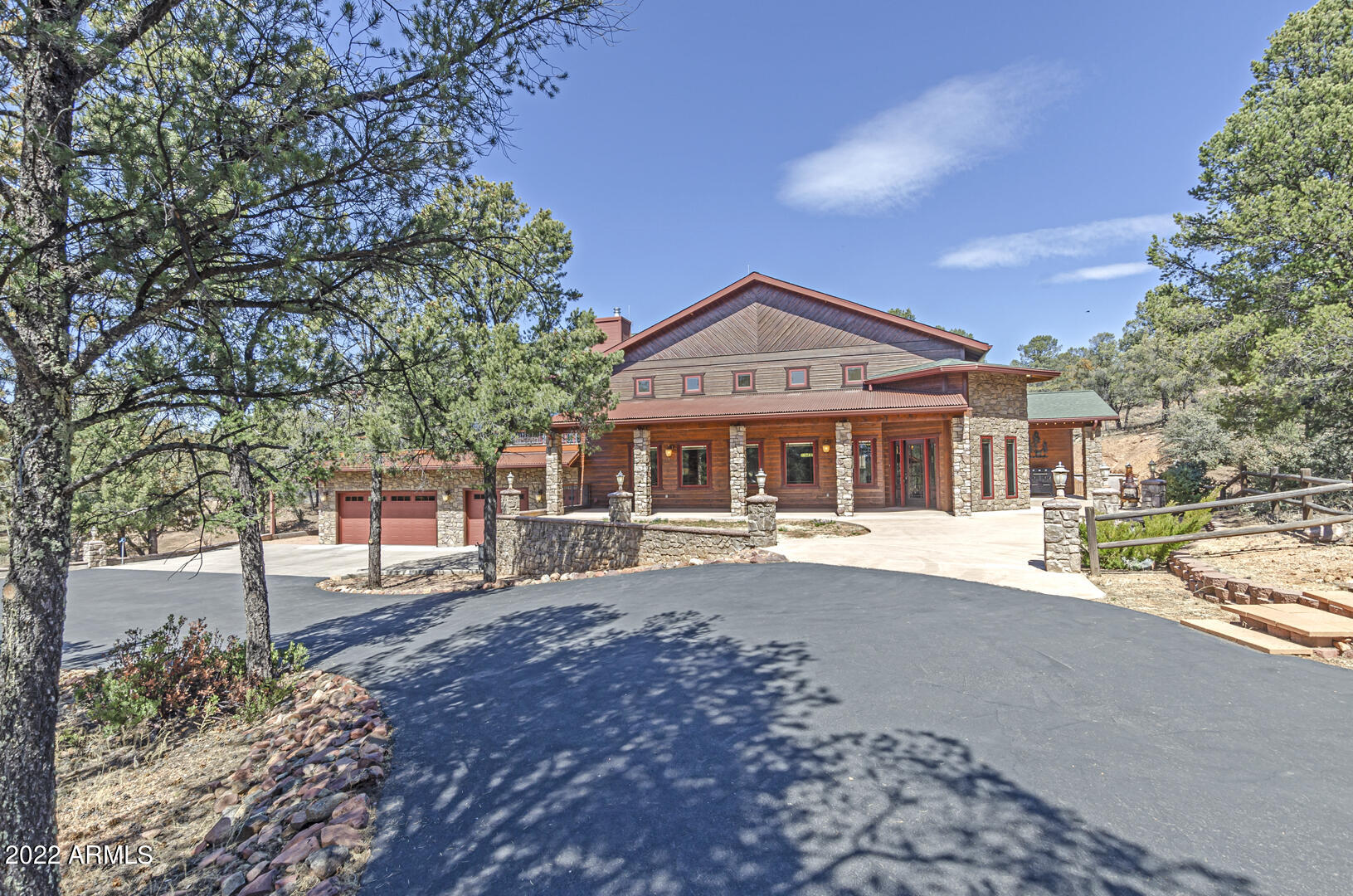 Spacious driveway