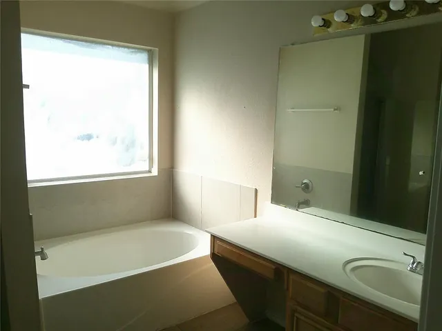 $2,000 | 5644 Indian Hill Drive, Arlington, TX 76018