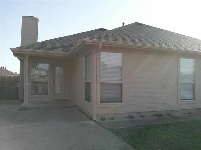 $2,000 | 5644 Indian Hill Drive, Arlington, TX 76018