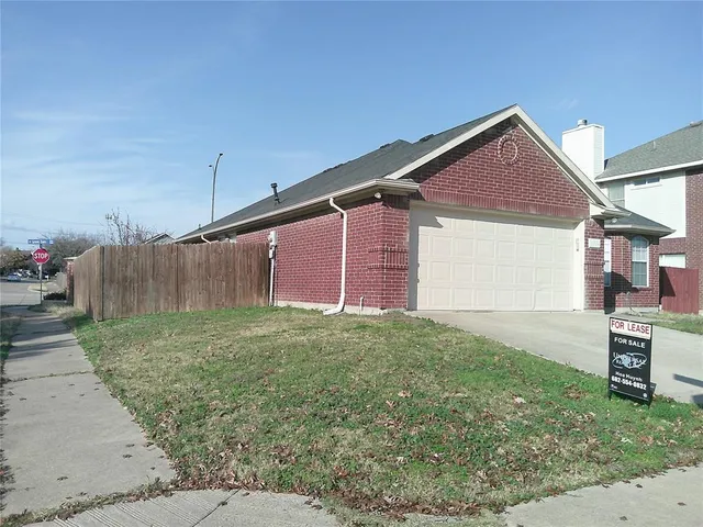 $2,000 | 5644 Indian Hill Drive, Arlington, TX 76018