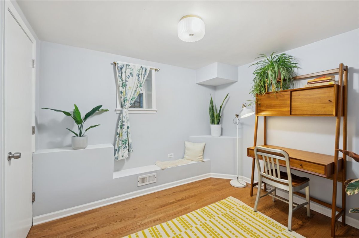1621 West Rascher Avenue, Unit G Chicago, IL 60640 - Photo 14 of 18 Gallery Image 14