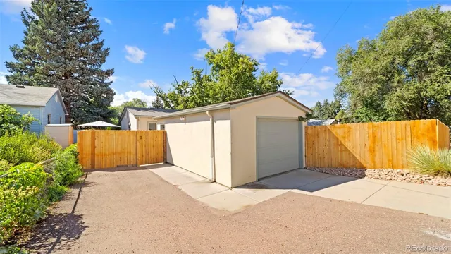 a black and white photo of a room