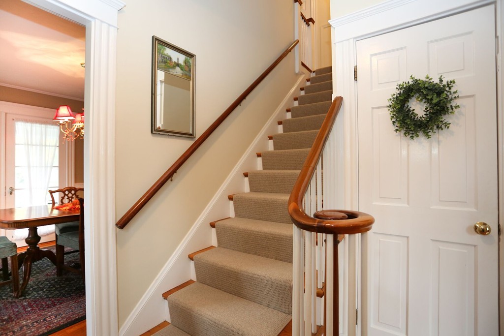 6 Coolidge Avenue Needham, MA 02492 - Photo 4 of 31