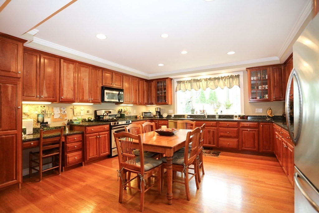 6 Coolidge Avenue Needham, MA 02492 - Photo 5 of 31