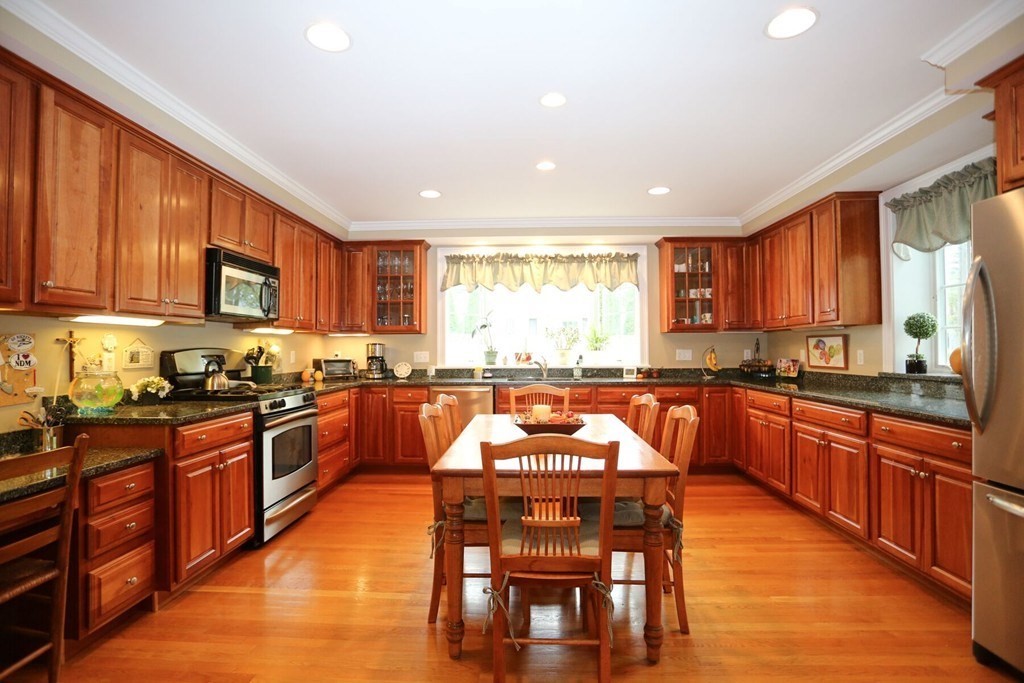 6 Coolidge Avenue Needham, MA 02492 - Photo 6 of 31