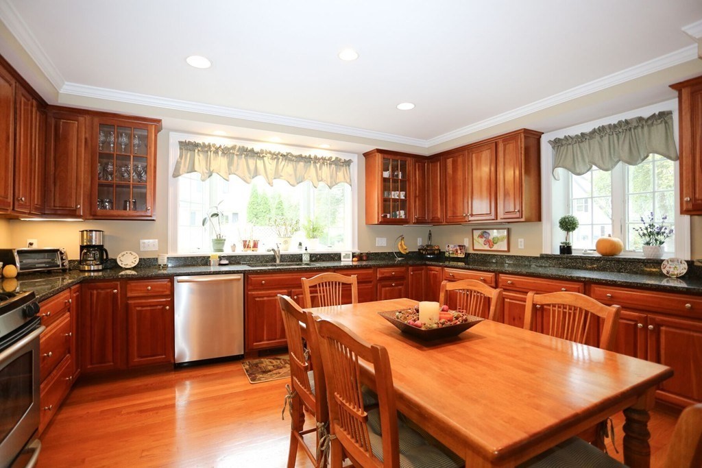 6 Coolidge Avenue Needham, MA 02492 - Photo 7 of 31