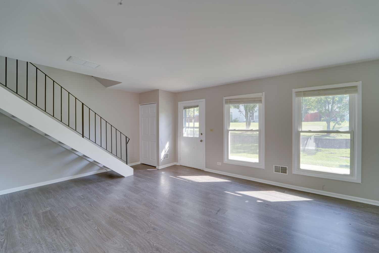 1883 Jamestown Circle Hoffman Estates, IL 60169 - Photo 4 of 13