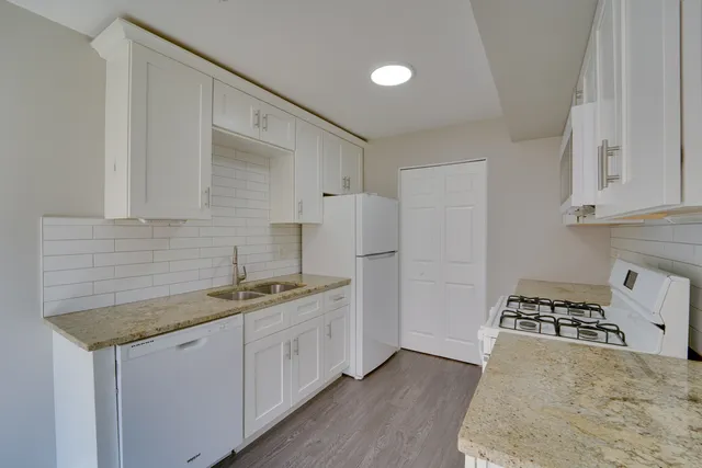 $1,800 | 1883 Jamestown Circle, Hoffman Estates, IL 60169