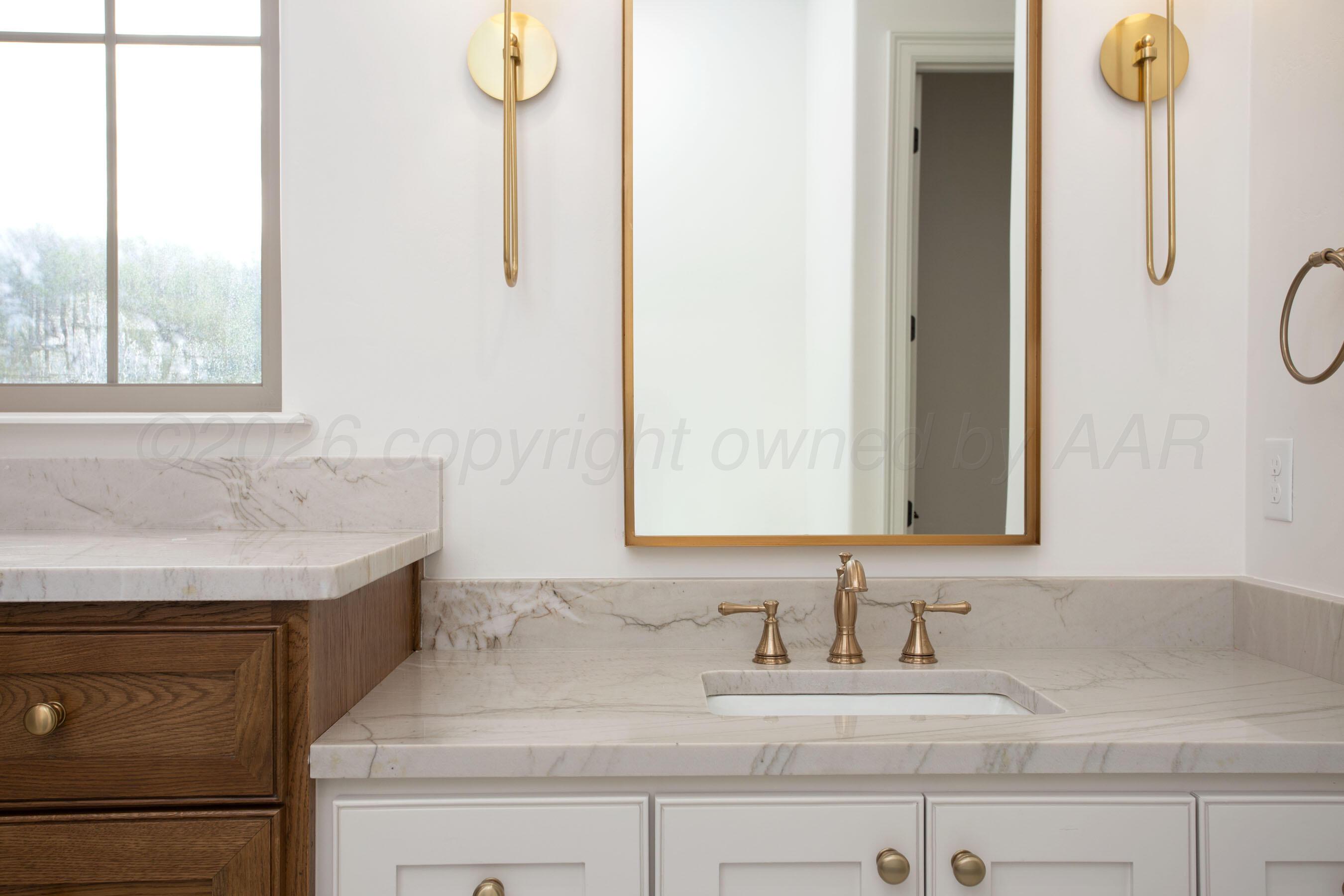 4304 North Rocking Chair Lane Amarillo, TX 79124 - Photo 21 of 36 Ensuite view 2