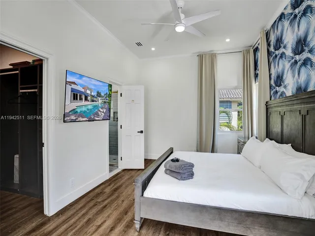 a view of walk in closet