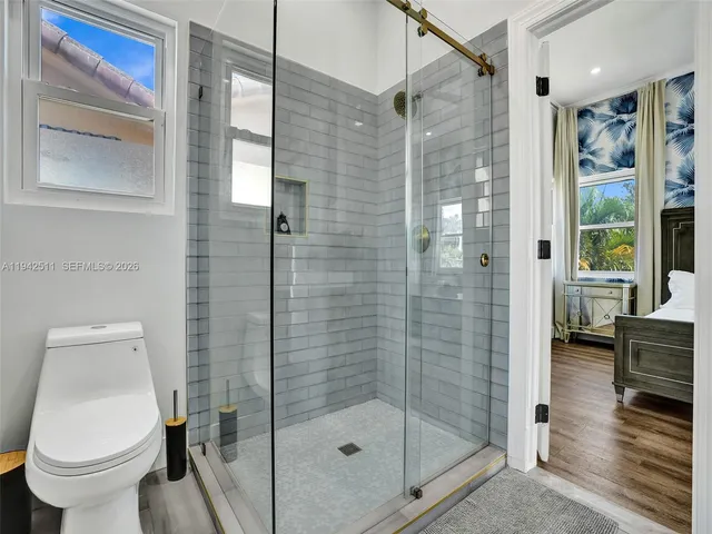a en suite bathroom with a double vanity sink and a mirror