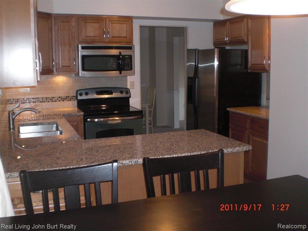 2284 Crane Road Fenton, MI 48430 - Photo 8 of 16 crane 003.jpg