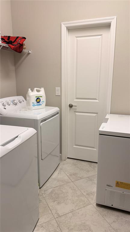 9909 Victory Gallop Loop Ruskin, FL 33573 - Photo 13 of 18 a utility room with dryer and washer