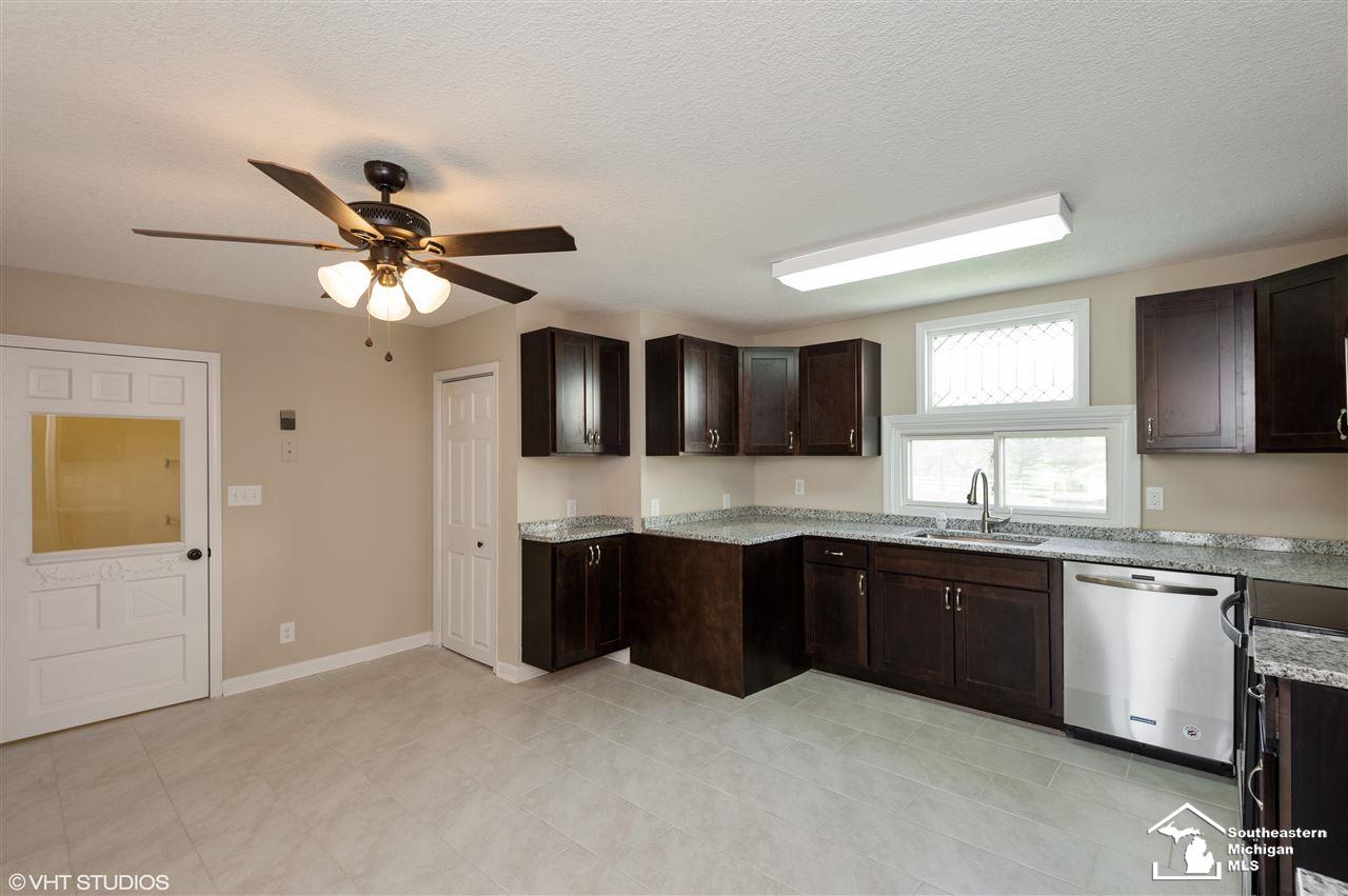 3697 Country Club Road Adrian, MI 49221 - Photo 5 of 25 Kitchen