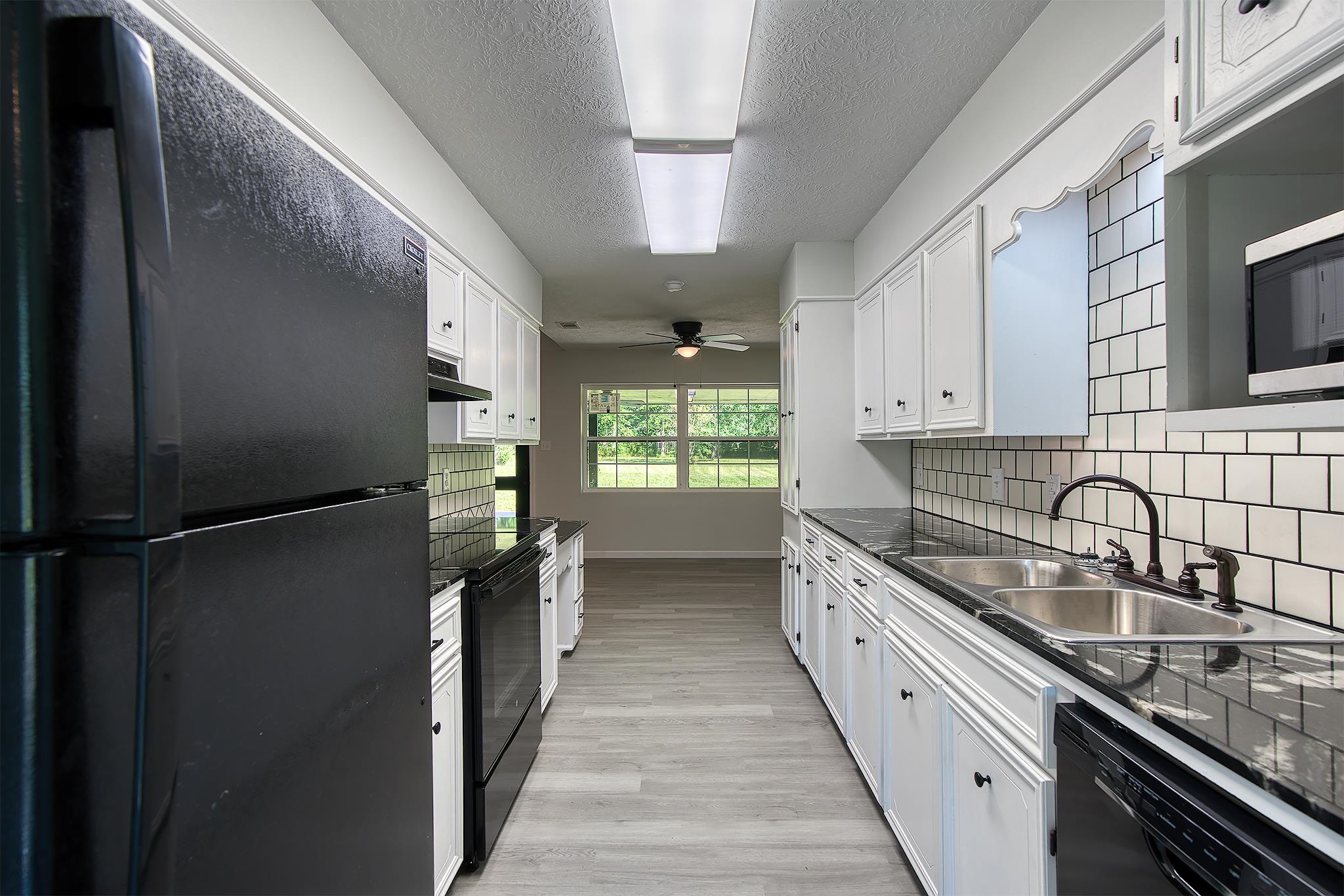 5824 Reeves Drive Silsbee, TX 77656 - Photo 14 of 46