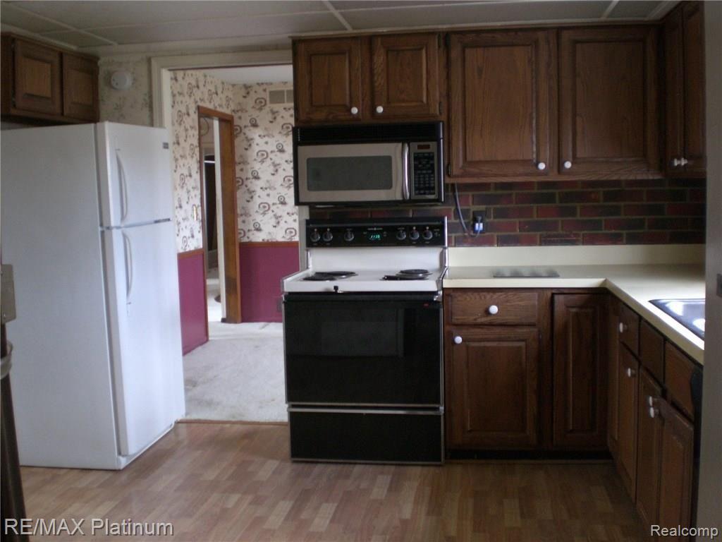 2647 Bowen Road Howell, MI 48843 - Photo 10 of 37