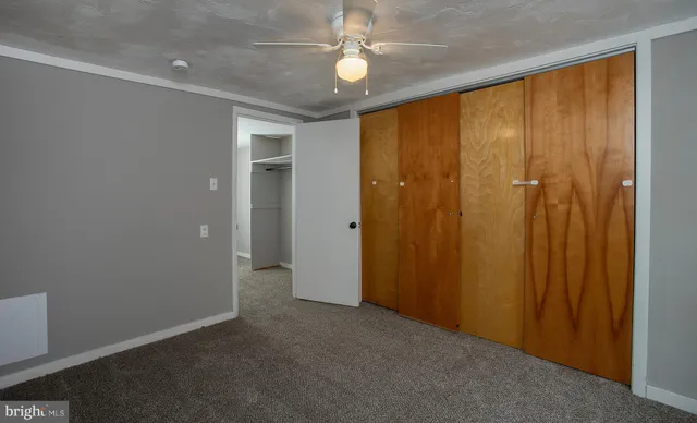 a bathroom with a toilet and a bath tub