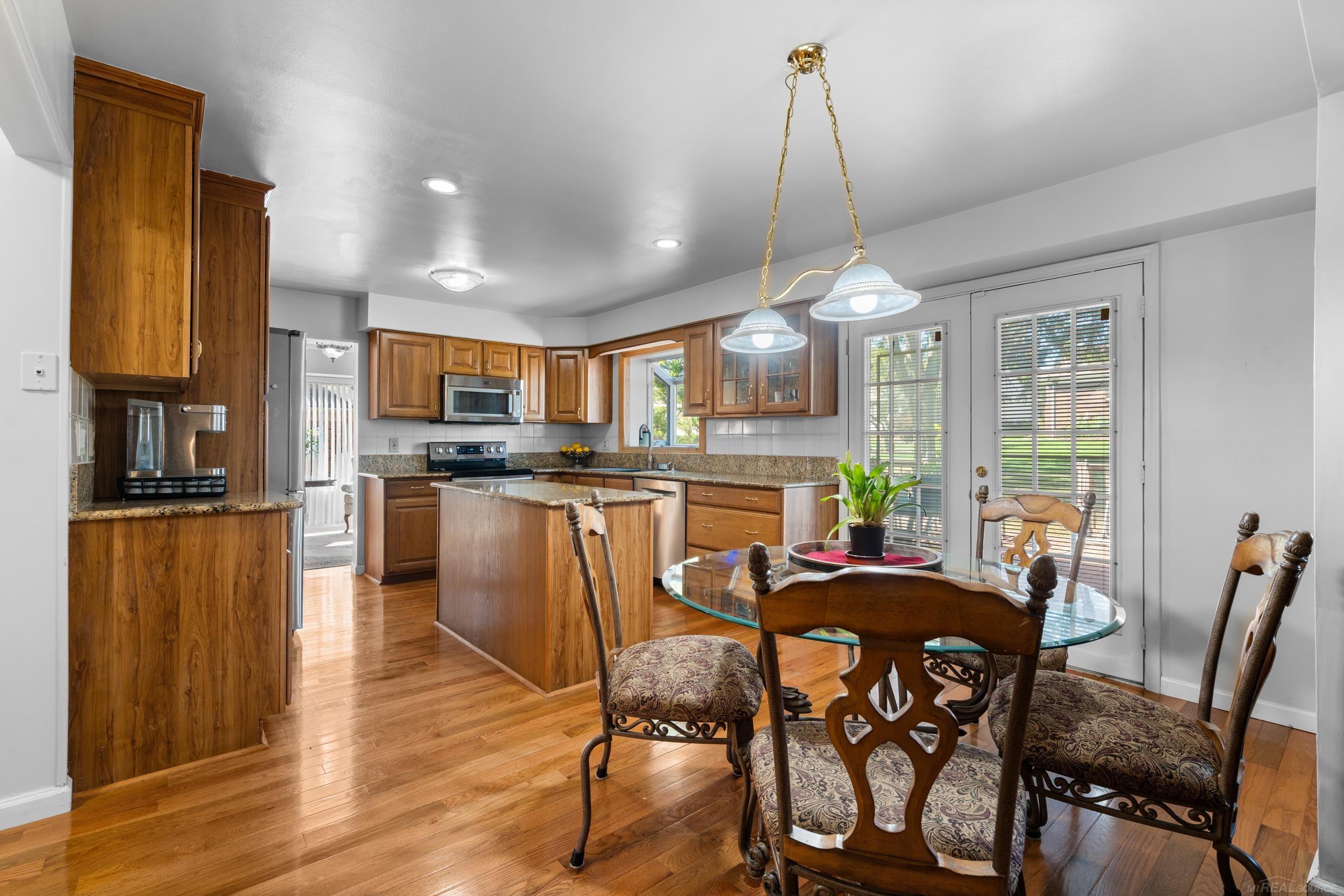 2352 Cumberland Road Rochester Hills, MI 48307 - Photo 13 of 39