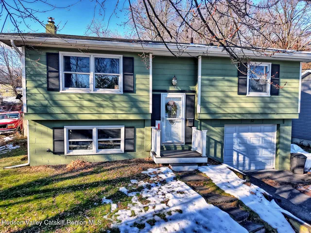 $349,900 | 52 North Franklin Street, Athens, NY 12015