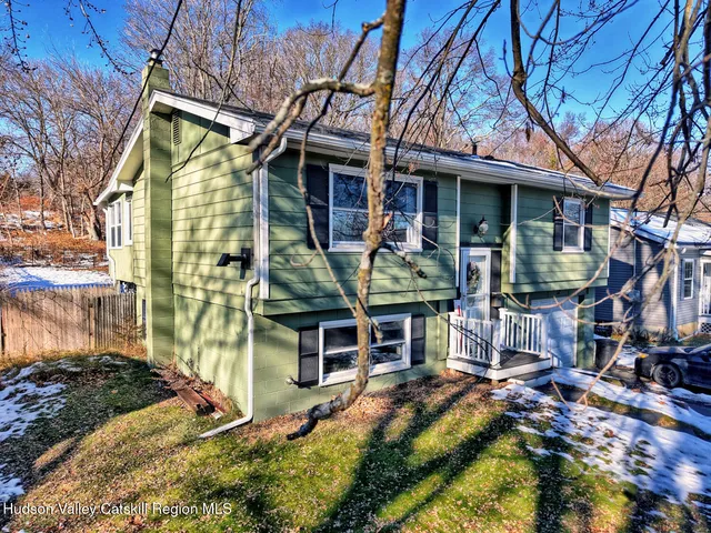 $349,900 | 52 North Franklin Street, Athens, NY 12015