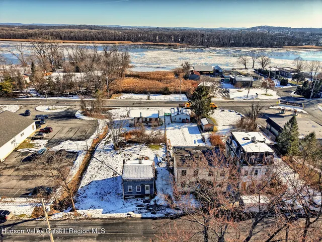 $349,900 | 52 North Franklin Street, Athens, NY 12015