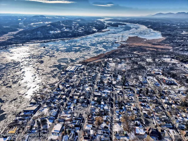 $349,900 | 52 North Franklin Street, Athens, NY 12015