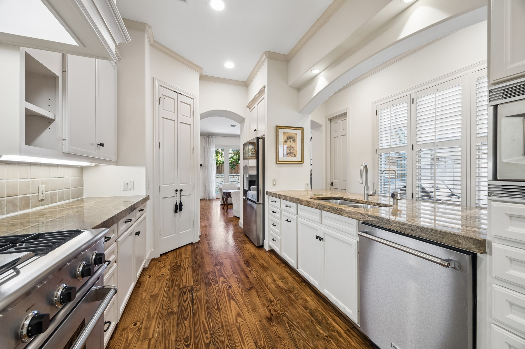 2207 Dunraven Lane Houston, TX 77019 - Photo 11 of 33 Recent appliances !