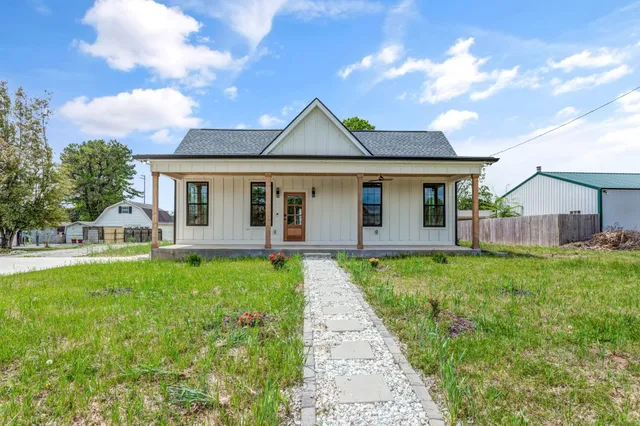 $560,000 | 107 Shady Street, Summertown, TN 38483